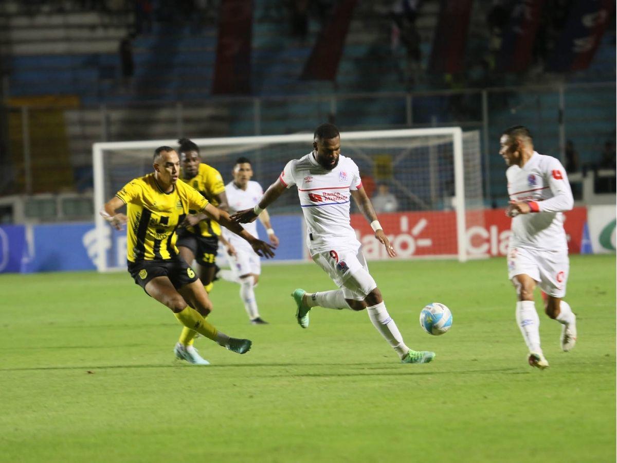 Afición sorprendió a Edwin Rodríguez, derroche de bellezas y tremendo festejo de Olimpia por una nueva final en Honduras