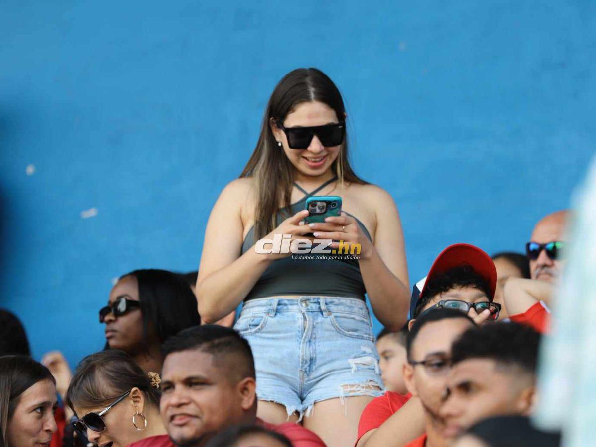 Annie Córdova, la bella novia de Luis Palma, se robó miradas en el estadio Ceibeño: así vivió el repechaje entre Vida vs Lobos