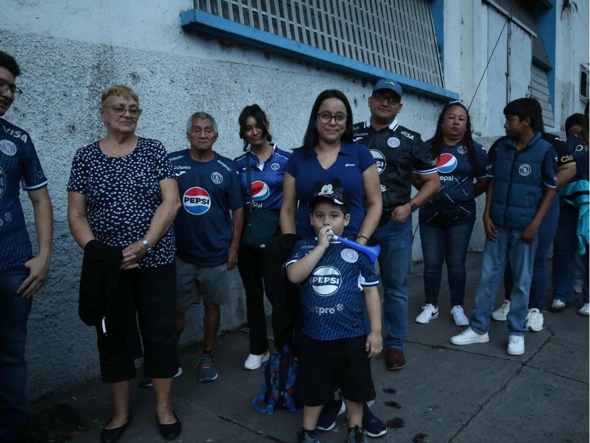 Marea Azul en el Nacional, infiltrados de Costa Rica, preciosa del Motagua captada y enmascarado sorprende