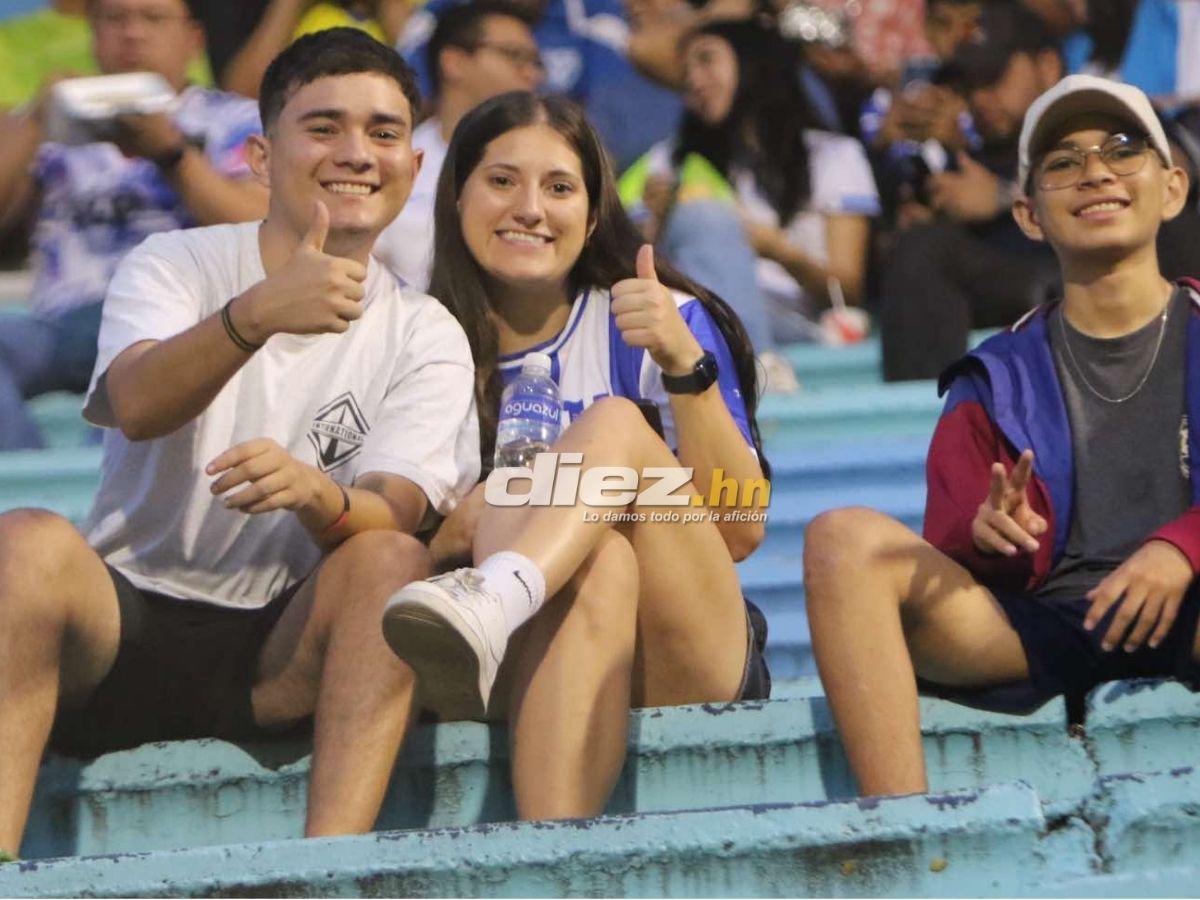 ¡Derroche de bellezas en el Nacional! Las lindas chicas que engalanaron la previa del Honduras vs Trinidad y Tobago