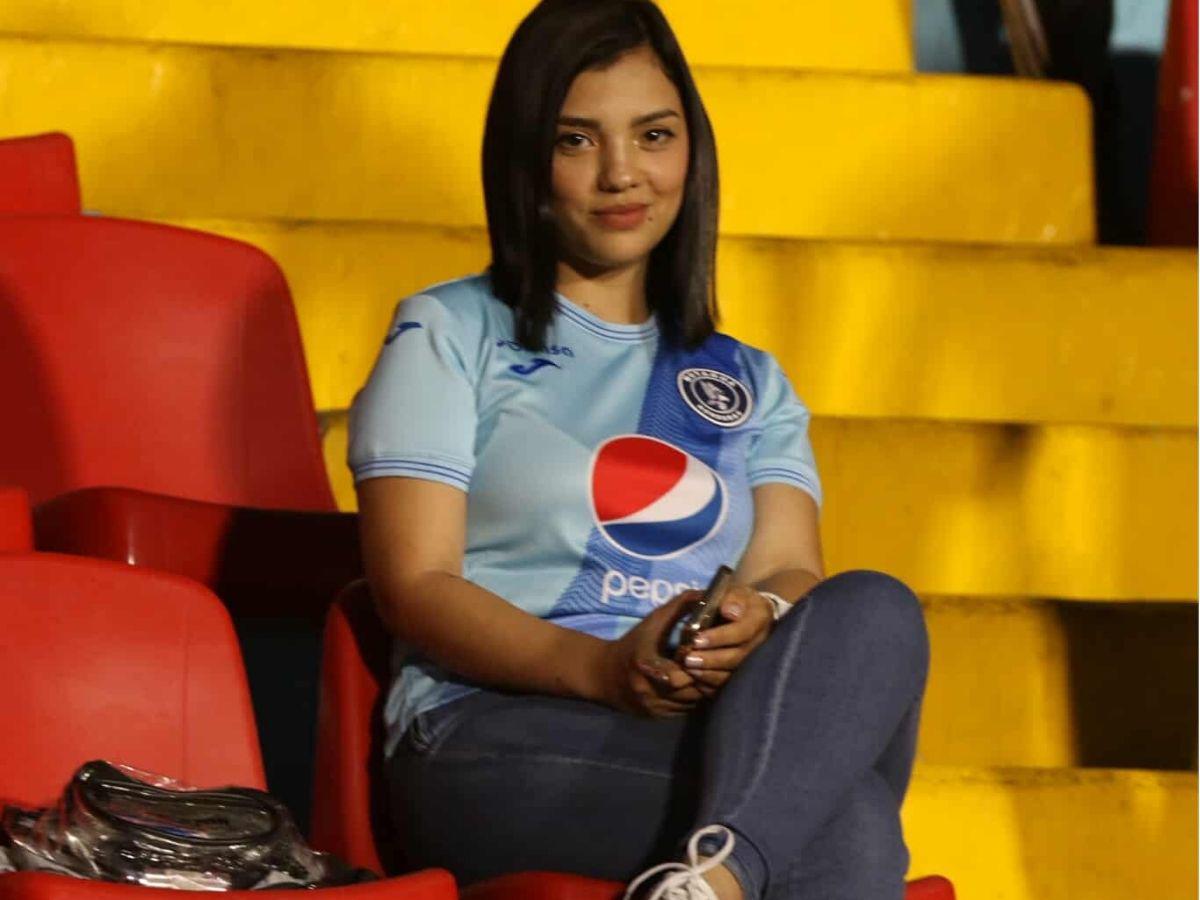 Marea Azul en el Nacional, infiltrados de Costa Rica, preciosa del Motagua captada y enmascarado sorprende