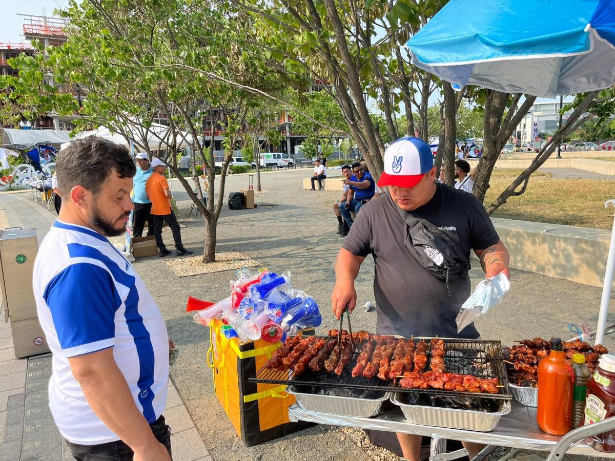 ¡Fiesta catracha! Bonito ambiente en el Audi Field en Washington para el Honduras vs Venezuela