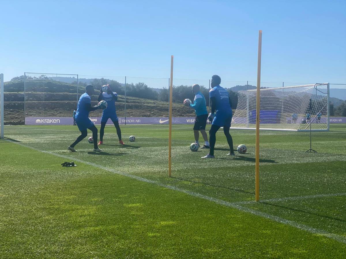 La última gran novedad, el que dirigió la oración y las gafas en el segundo día de Honduras en España