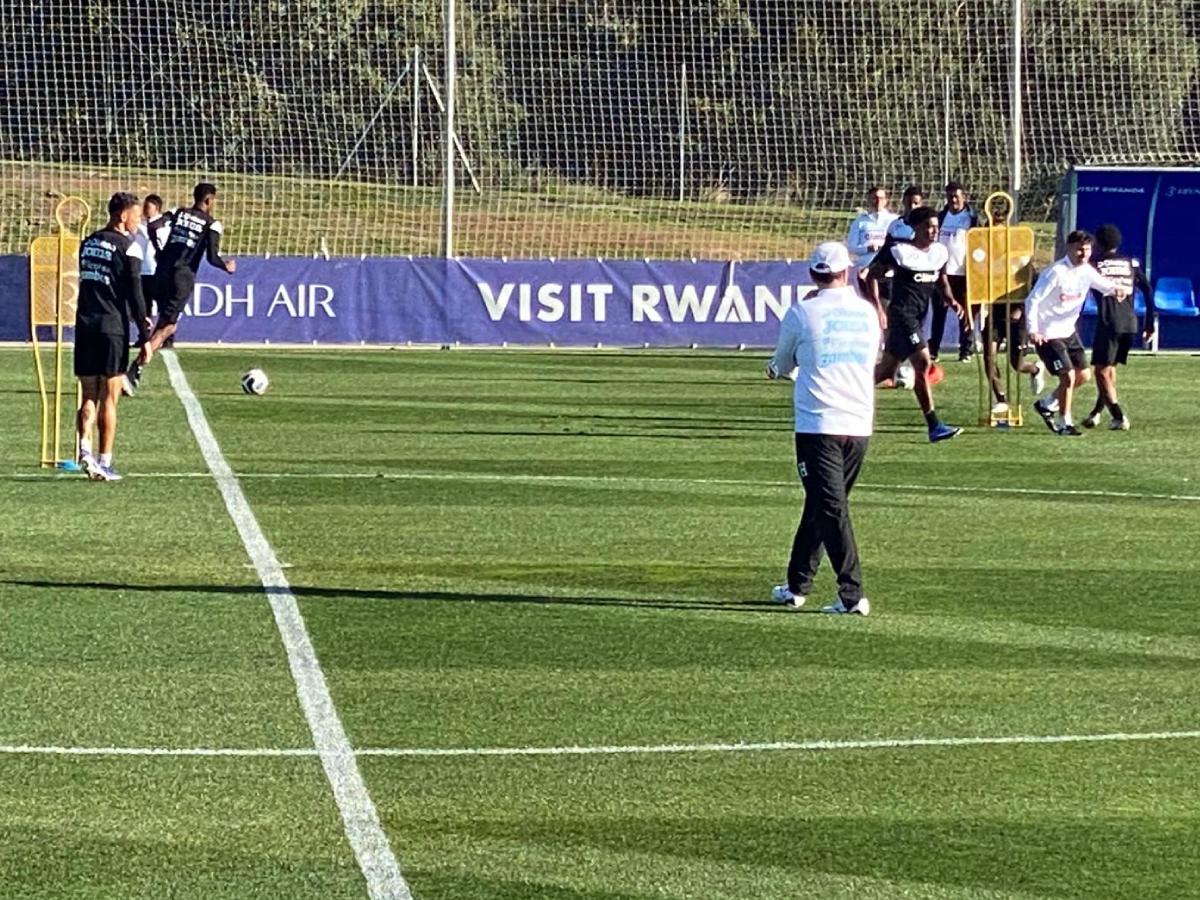 José Molina puso a sudar a los convocados y tres nuevos 'fichajes'; así fue el primer entreno de Honduras en España