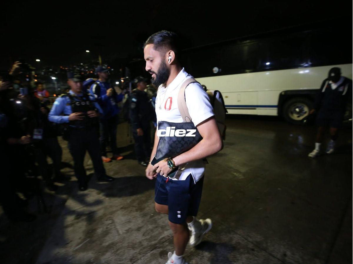 Hinchada de Olimpia inunda las calles del Nacional, dardo a Motagua y chicas cautivan en la previa del clásico