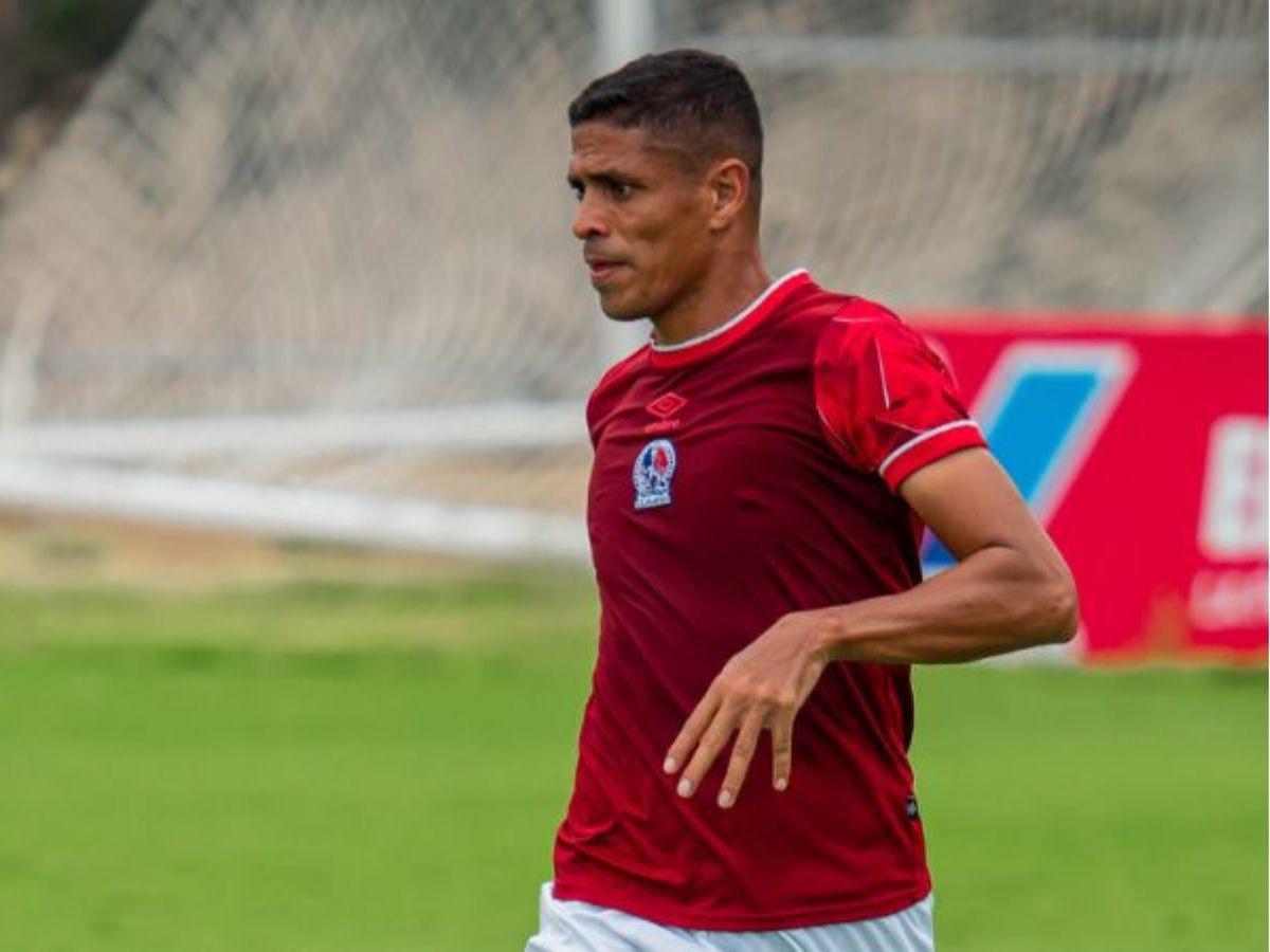Fichajes: Olimpia y Marathón confirman más bajas, Honduras tiene nuevo legionario y Luis Santamaría con otro giro