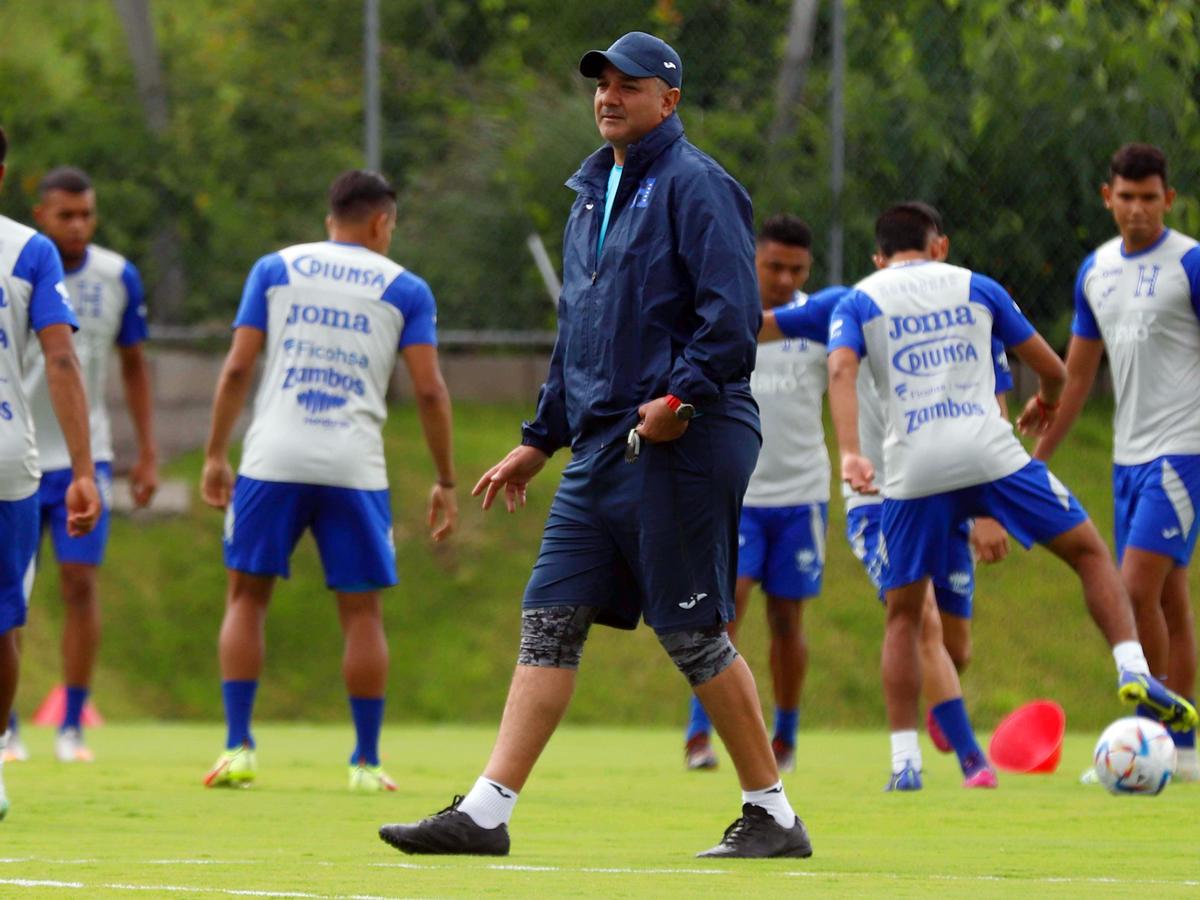 Fenafuth le busca dos juegos amistosos de alta exigencia a Diego Vázquez como preparación de Honduras a la Copa Oro