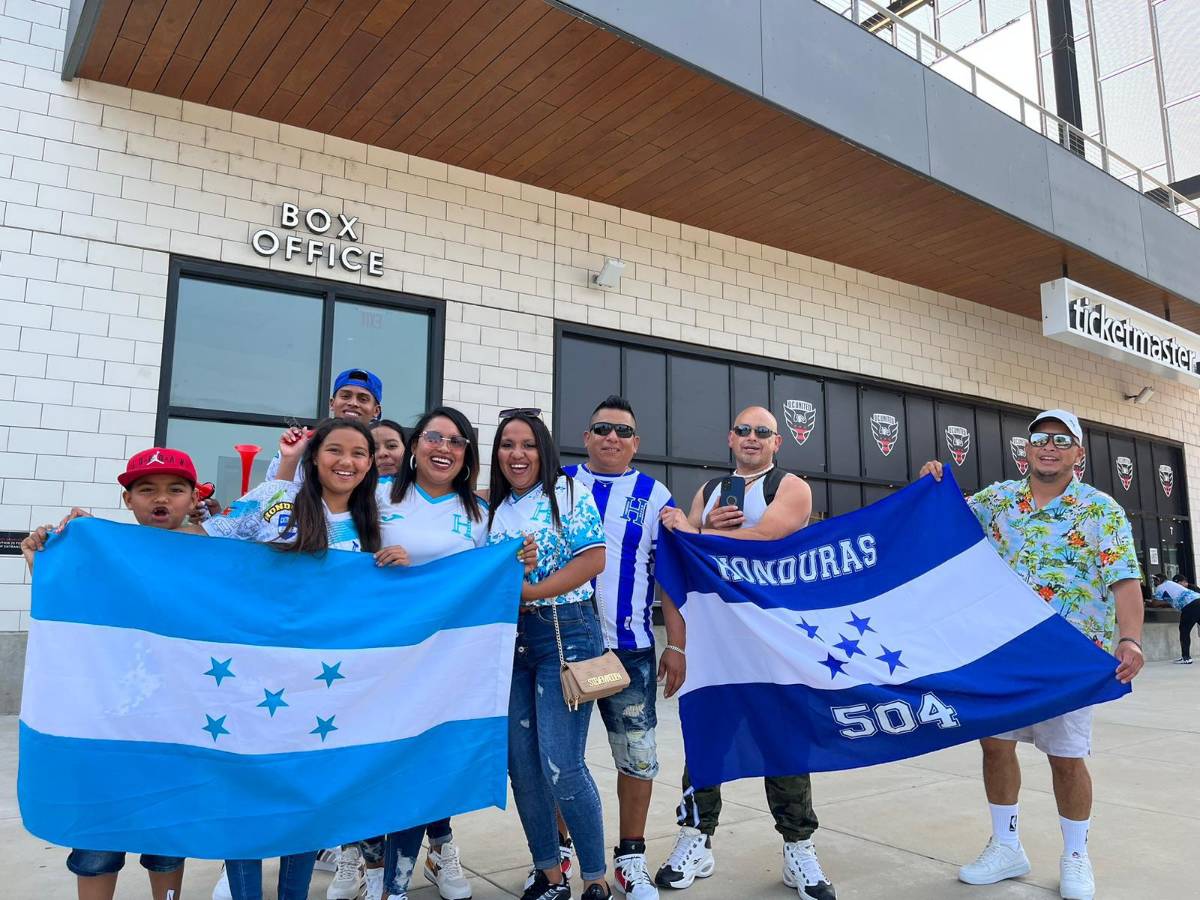 ¡Fiesta catracha! Bonito ambiente en el Audi Field en Washington para el Honduras vs Venezuela