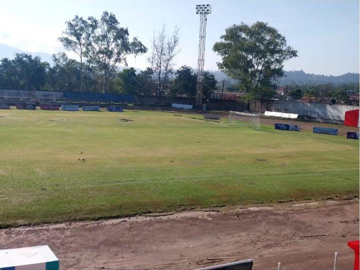 ¡Hoy se juega la finalísima de ida! Así está la grama del Estadio Roberto Martínez tras torrencial aguacero