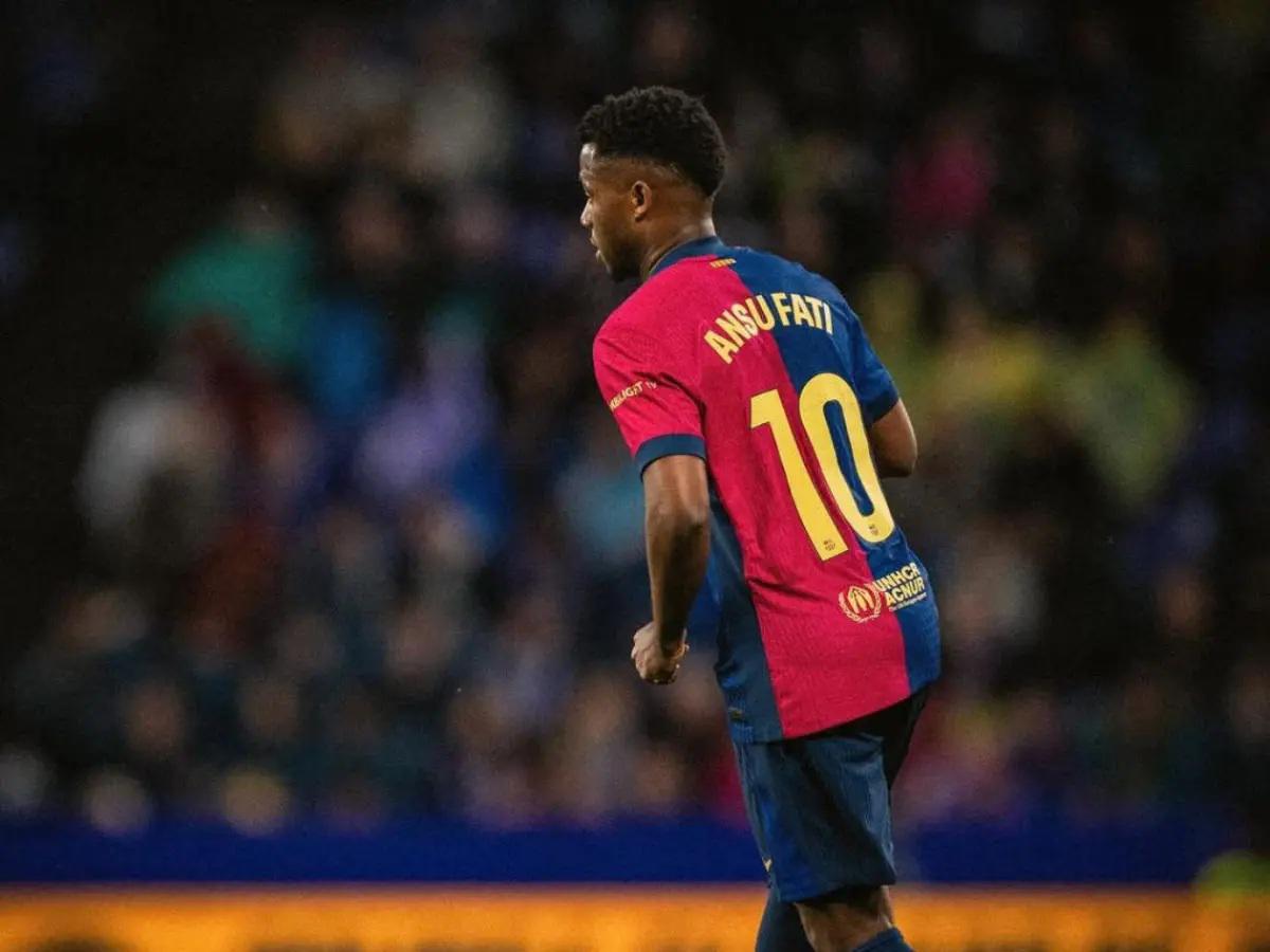Tiene un salario de 14 millones y Hansi Flick no lo quiere ni ver: Barcelona desea venderlo y ya tiene una propuesta