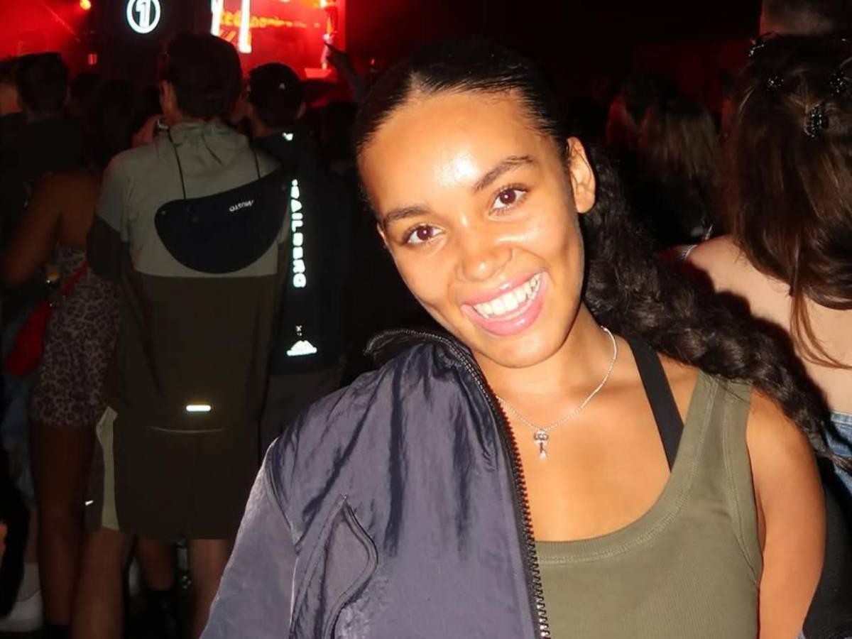 ¿Quién es la desconocida novia de Keyrol Figueroa, el hondureño que estuvo convocado por el primer equipo del Liverpool?