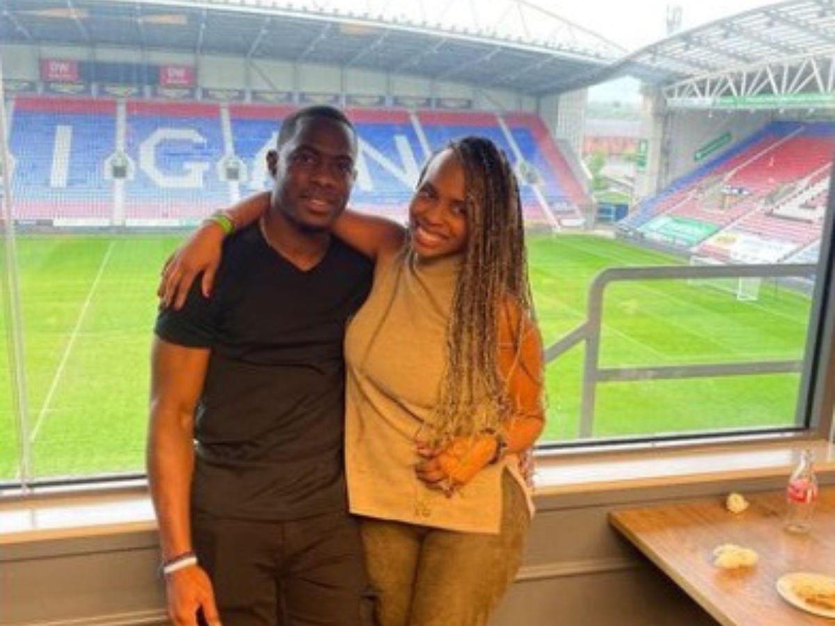 Maynor Figueroa regresó al Wigan de Inglaterra: momentazo con el DT de Cristiano Ronaldo y fan lo sorprendió con álbum