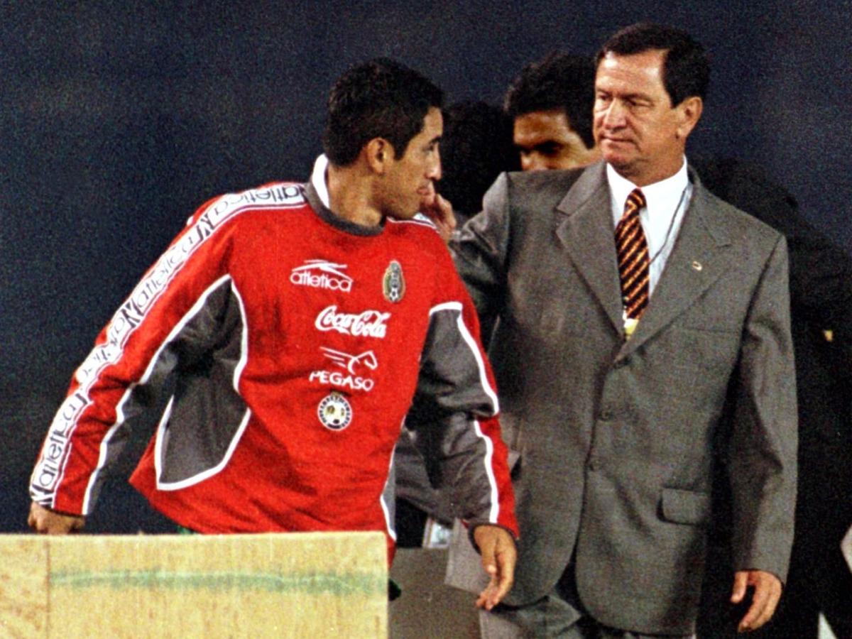 México, Honduras y los momentos más recordados de este cruce: Besos, coscorrones, montajes y técnicos despedidos