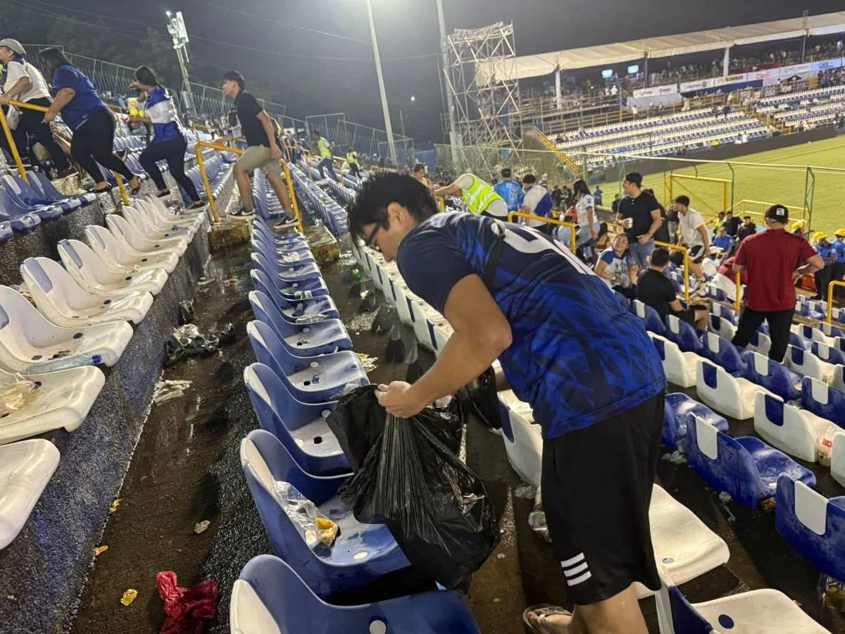 Japoneses le dan lección a la afición de Nicaragua por dejar el estadio como un chiquero tras goleada de Haití