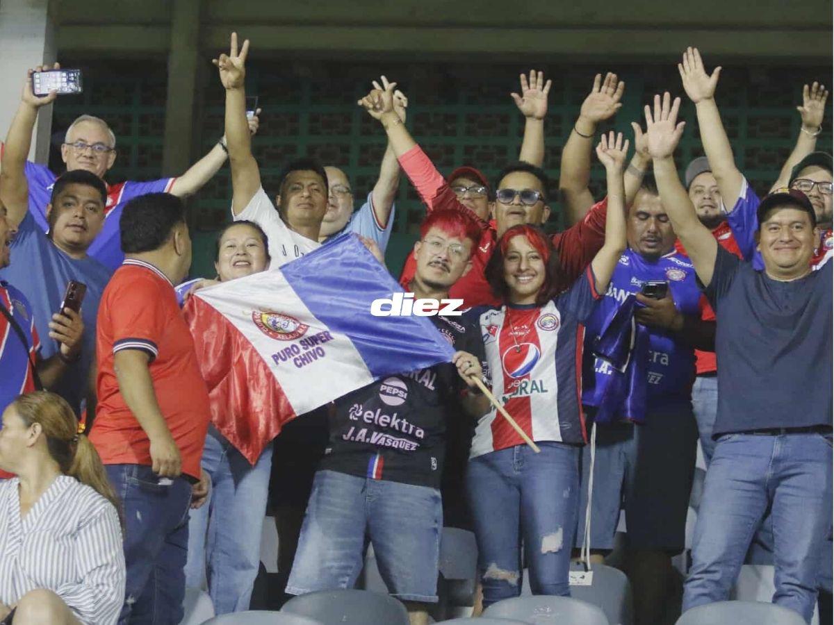 Amargura en Real España, el impresionante tifo, curioso beso que nadie vio y la locura de los hinchas del Xelajú