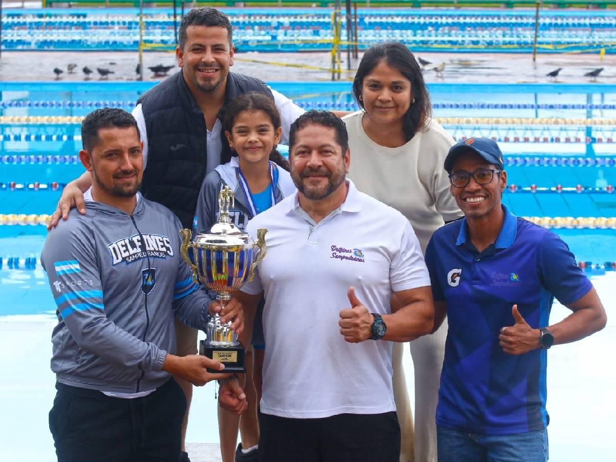 ¡Tremenda adrenalina! Más de 400 atletas de natación dieron gran batalla en campeonato de piscina en SPS