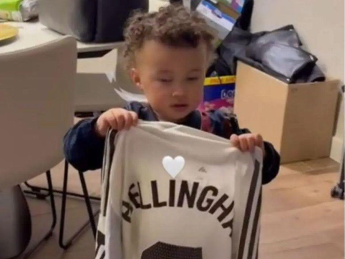 ¡Obsequio inolvidable! Crack mundial del Real Madrid le regaló su camiseta a Kervin Arriaga en el Bernabéu