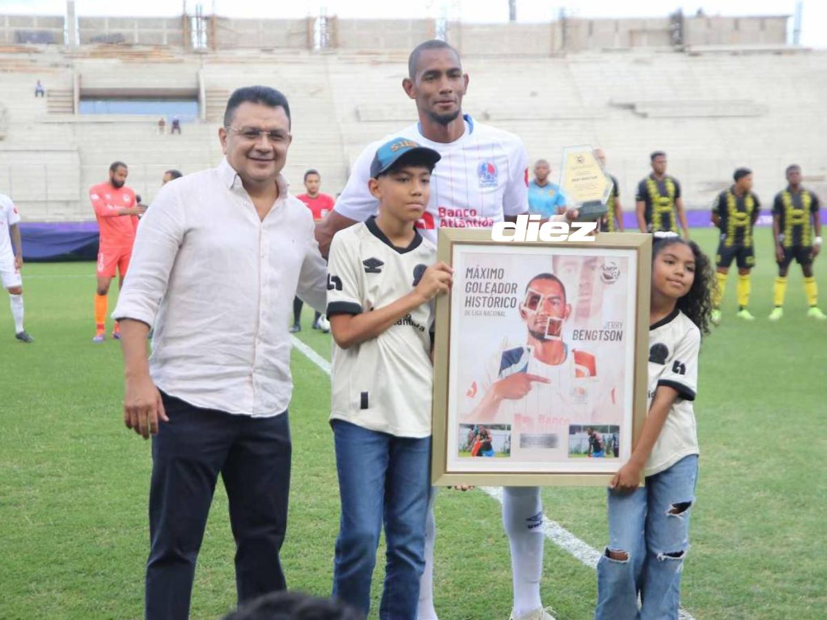 Jerry Bengtson recibe balón de oro, Olimpia con visita de lujo y caras tristes tras empate ante Real España