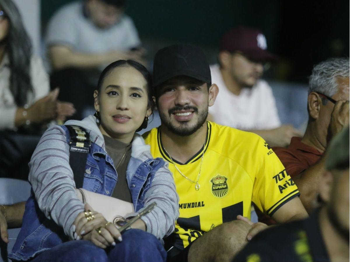 Bronca de aficionados con jugador de Real España afuera del Estadio Morazán y futbolistas aurinegros rompen en llanto