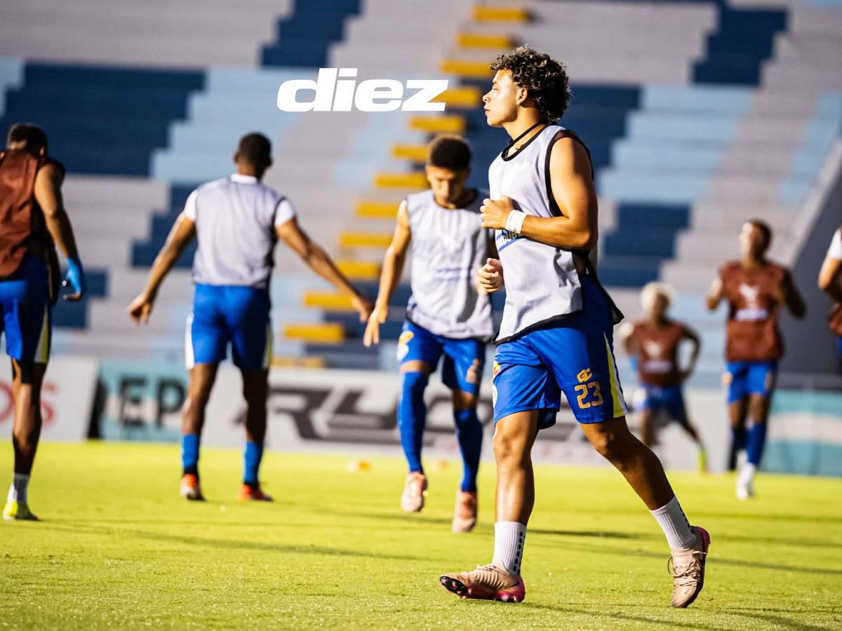 Calentamiento de los jugadores de Victoria pensando en el triunfo.