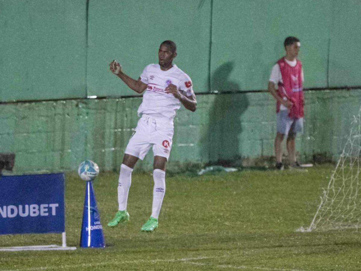 Mujer policía causa furor, promesa de Olimpia sorprende y Benguché responde insulto en el estadio Rubén Deras