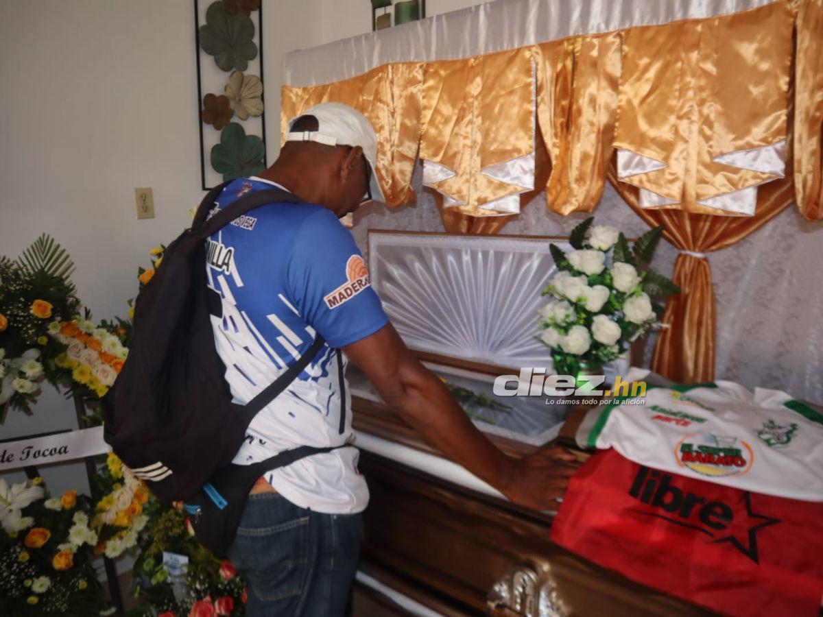 Exjugador derramó lágrimas: Futbolistas y directivos lloran el adiós en velatorio de Hermelindo Cantarero