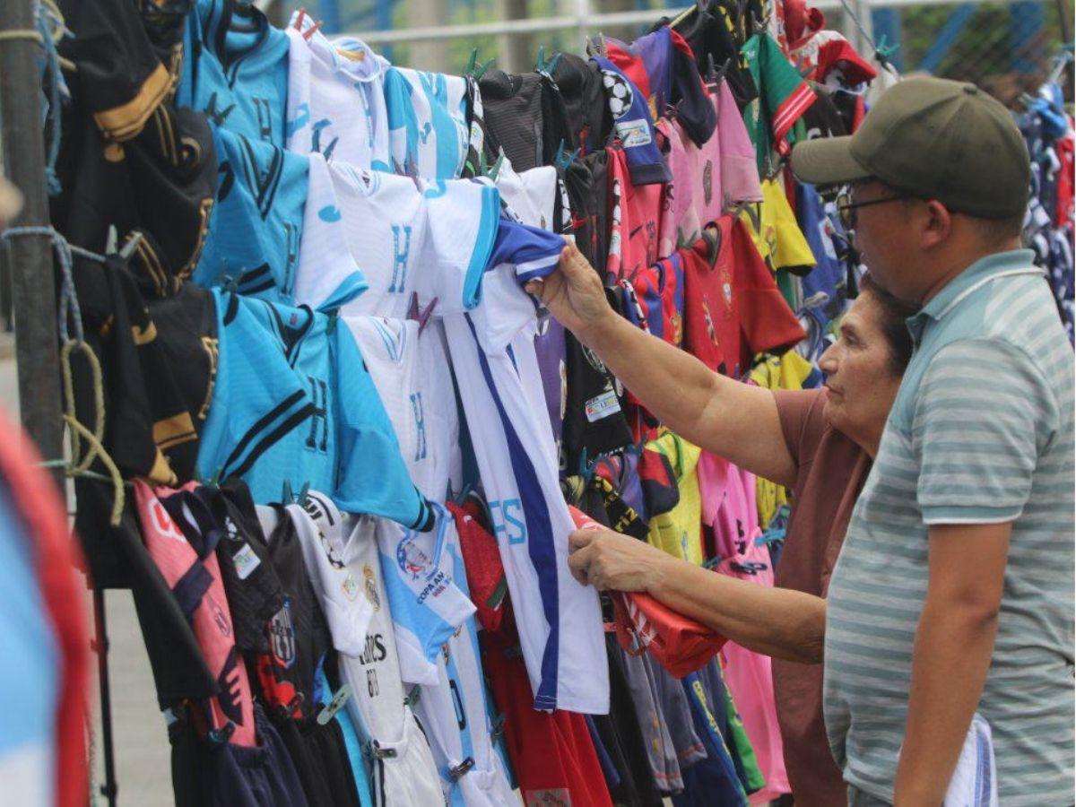 ¿Quién era la chica de verde? Derroche de bellezas en la previa del Olimpia-Motagua, ¡Bengtson fue sorprendido!