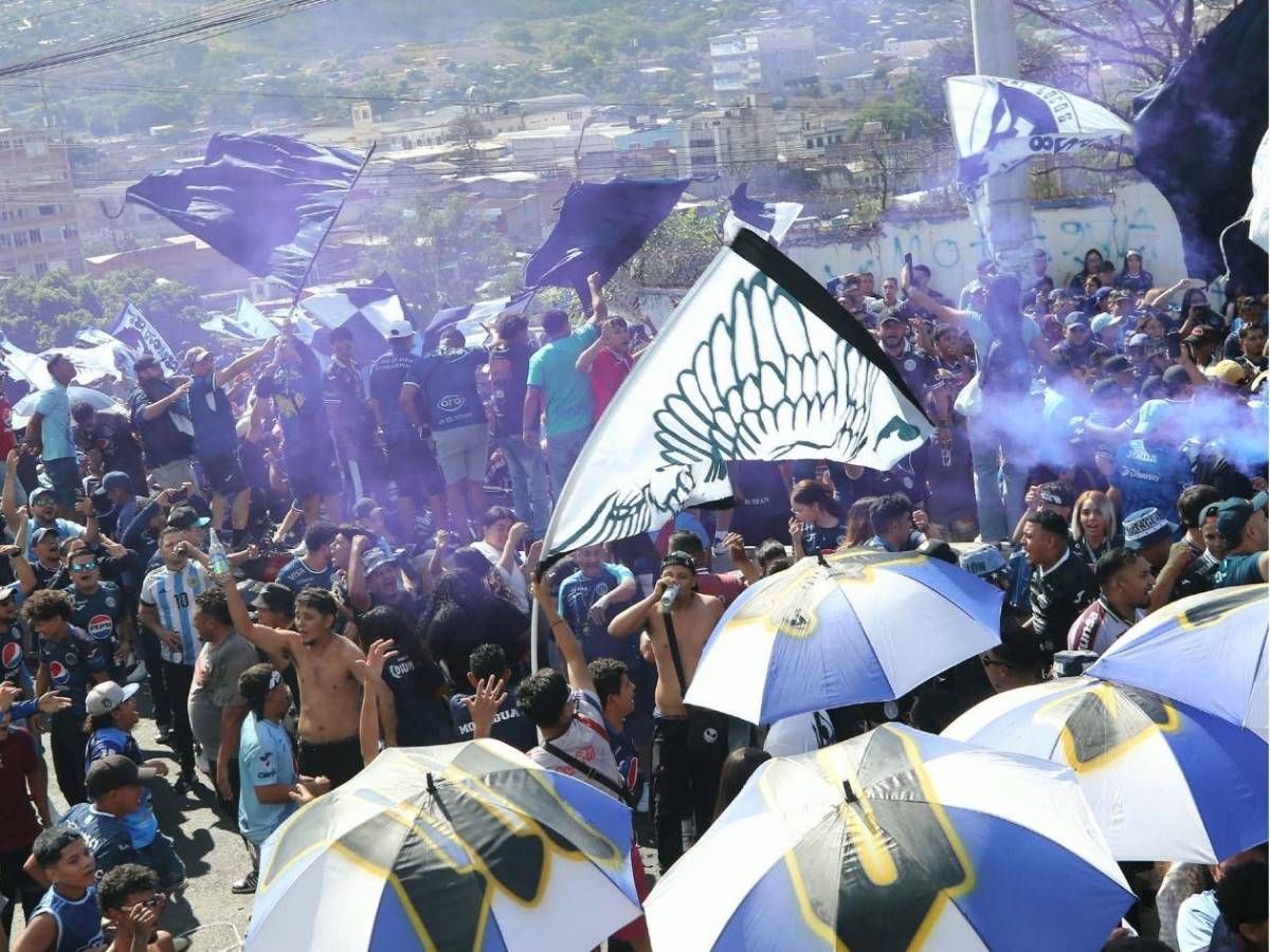 Infierno azul en el Nacional, famosos captados y la fiesta del Motagua en la final