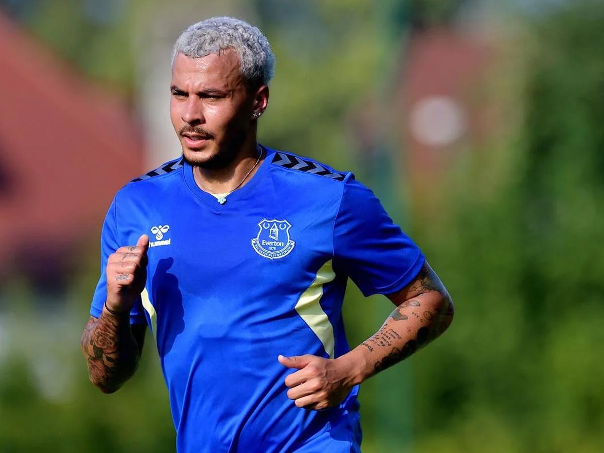 ¡Tres ex Real Madrid y varios del Barcelona! Grandes jugadores que siguen sin equipo en el fútbol de Europa