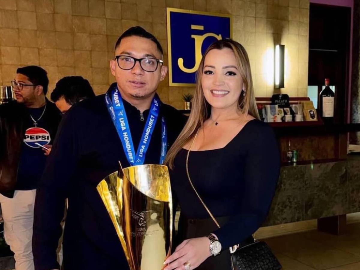 La hermosa esposa de directivo de equipo hondureño deslumbra en redes sociales: así disfruta de sus vacaciones en Roatán