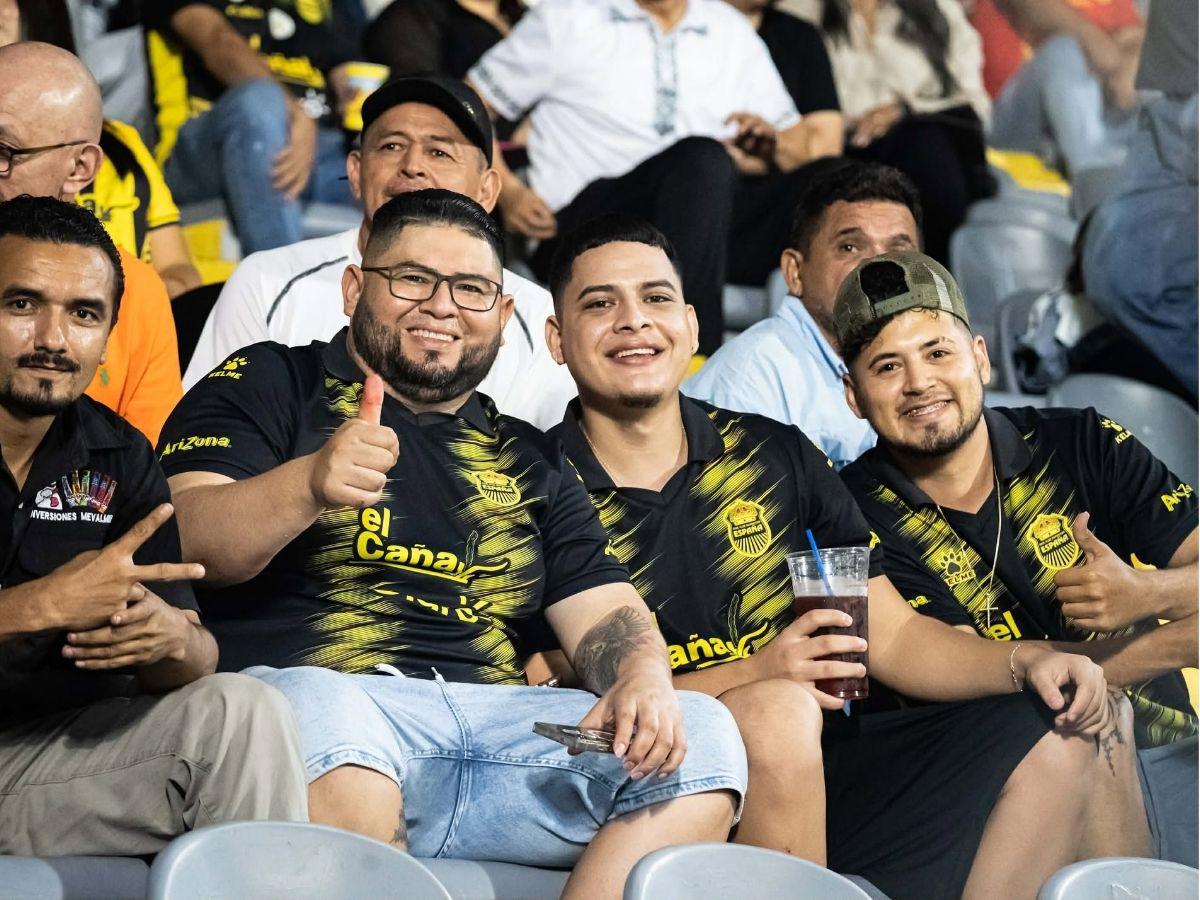 Bronca de aficionados con jugador de Real España afuera del Estadio Morazán y futbolistas aurinegros rompen en llanto
