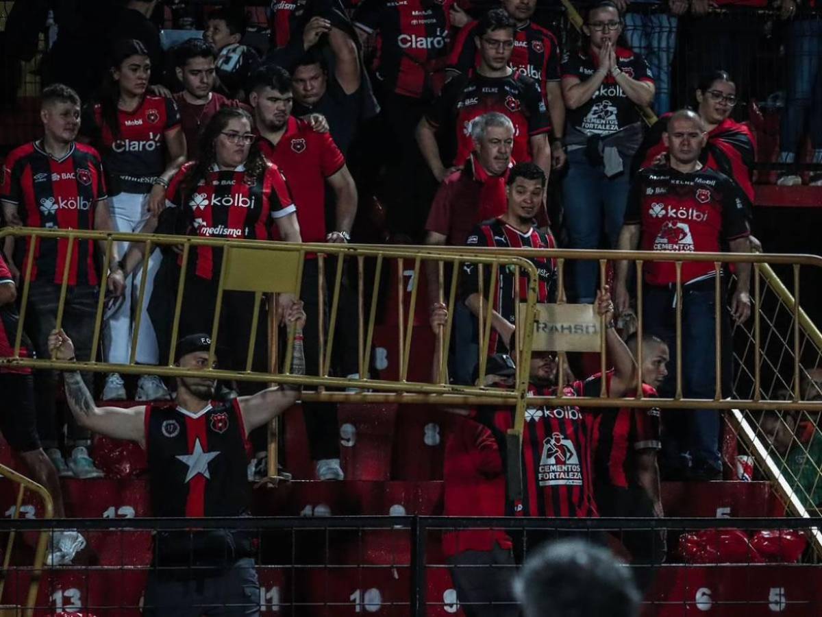 Batalla campal en Costa Rica: Así fue el zafarrancho entre Alajuelense-Herediano en la gran final, ¡golpes y sangre!