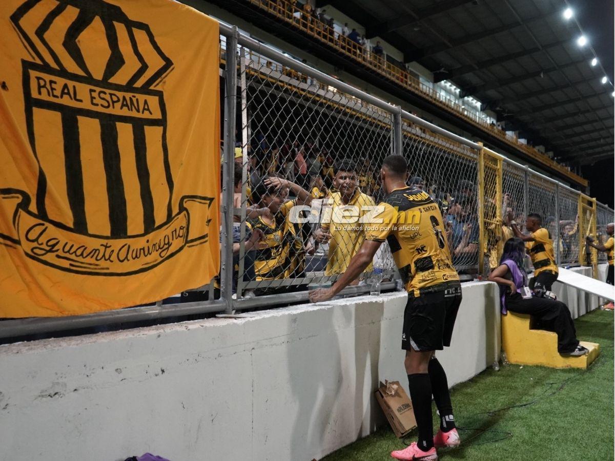 Afición del Real España sorprende con gigantesca manta, Blackburn silenció el Morazán y las bellas chicas