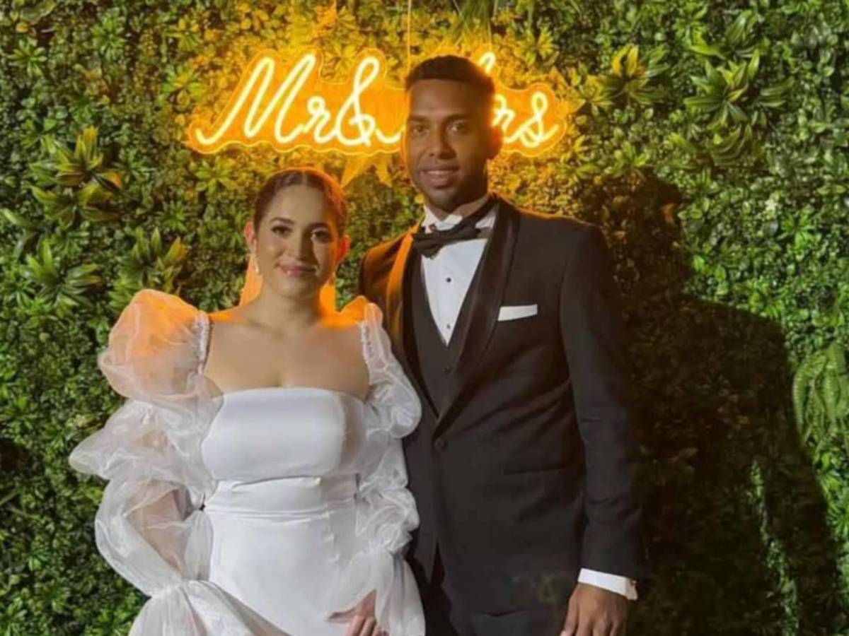 Mundialista con Honduras se casó con bella periodista: ¿en qué equipo de Liga Nacional juega?