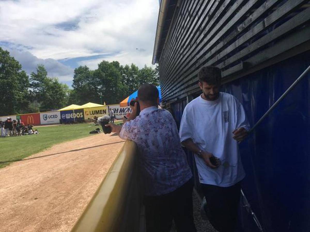 ¿Se hablaron? El incómodo encuentro entre Piqué y Shakira: Así fueron fotografiados en República Checa durante sus vacaciones