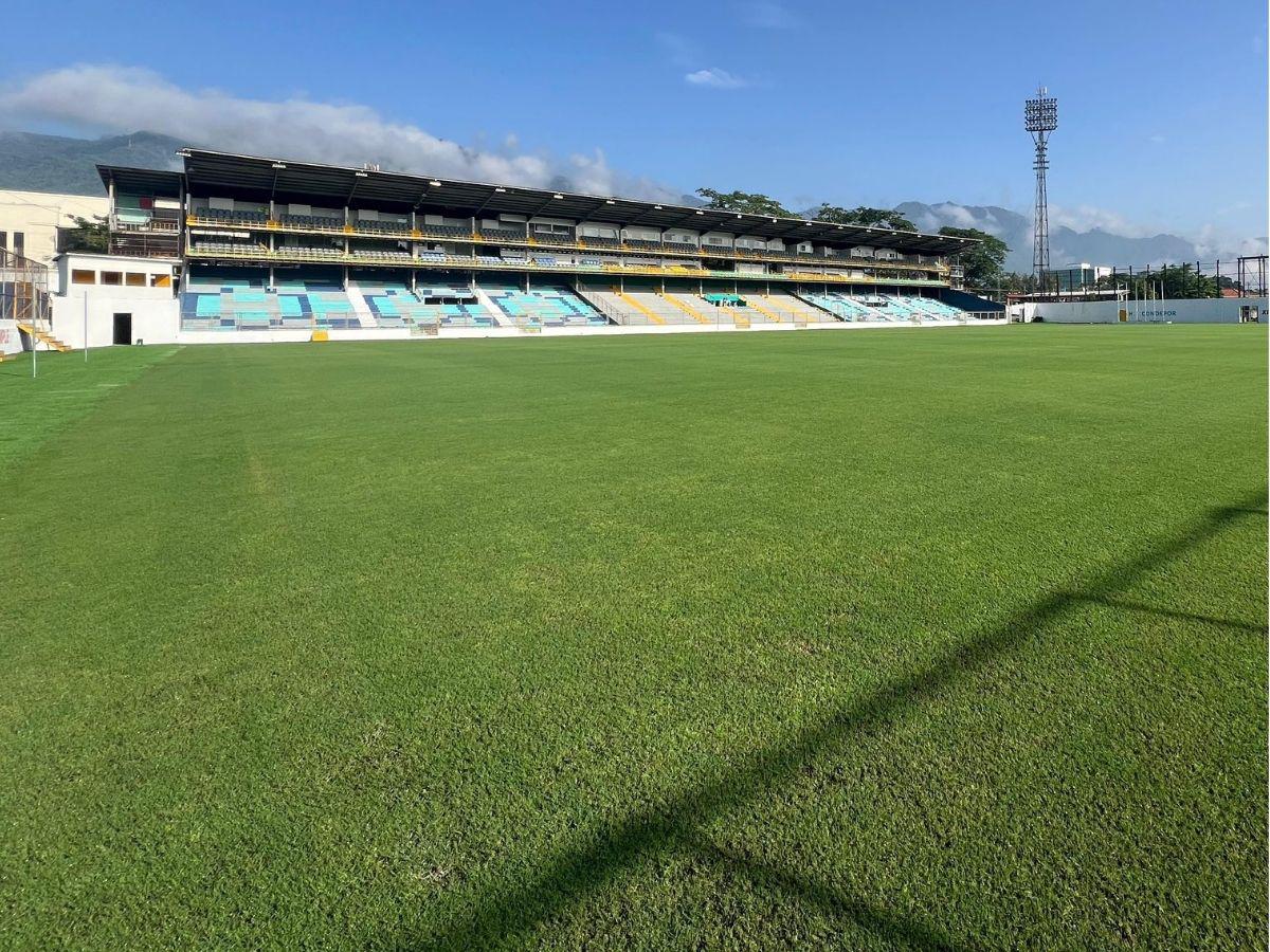 Pintura nueva e instalación de butacas en el Estadio Morazán: así pulen el recinto sampedrano previo a su reapertura