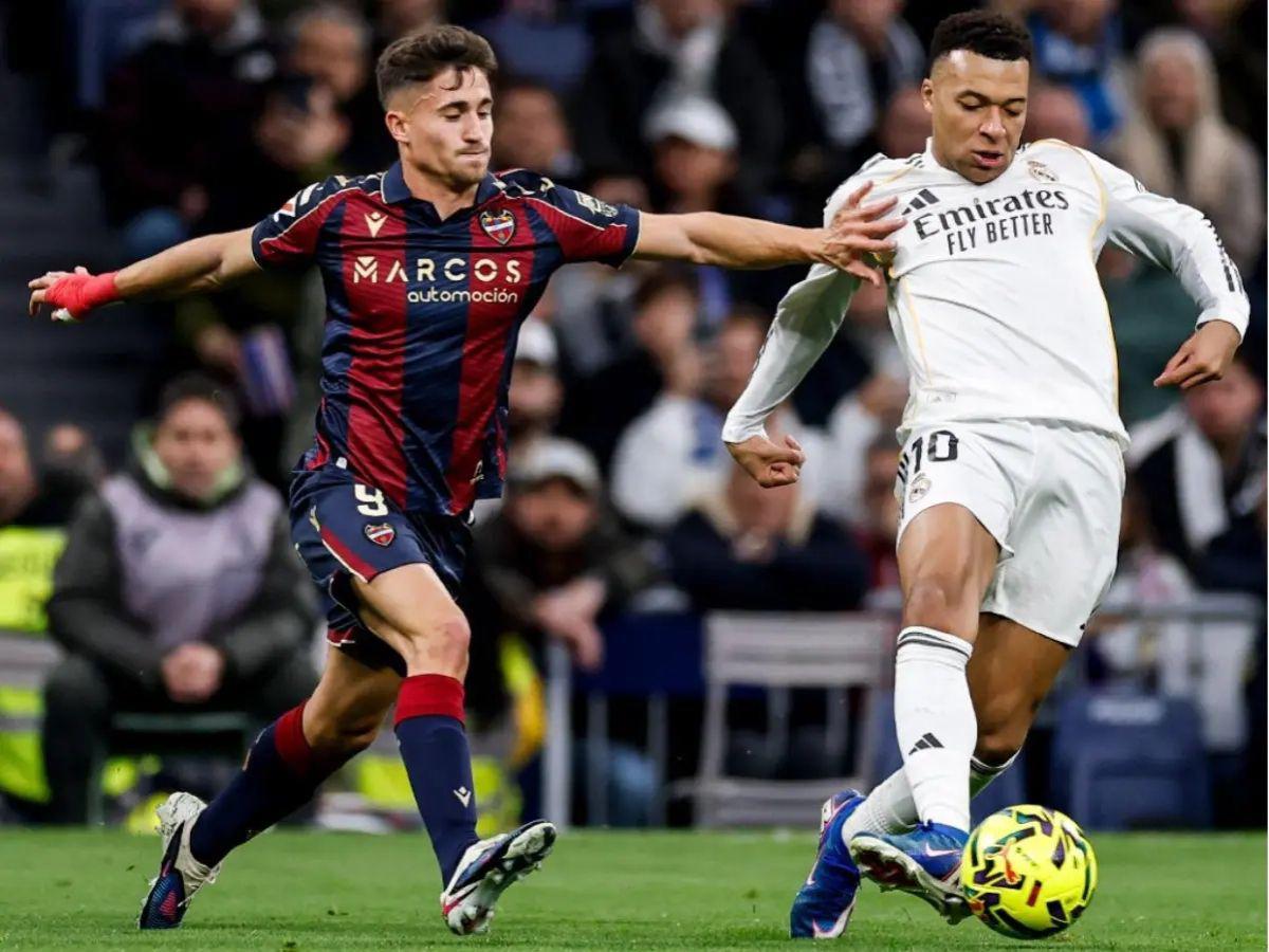 ¡Obsequio inolvidable! Crack mundial del Real Madrid le regaló su camiseta a Kervin Arriaga en el Bernabéu
