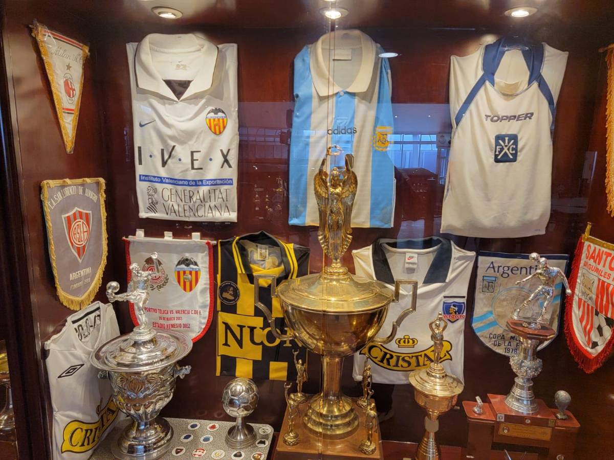 Olimpia y Carlos Pavón relucen en las vitrinas: así es el histórico y hermoso museo del Toluca en el Nemesio Diez