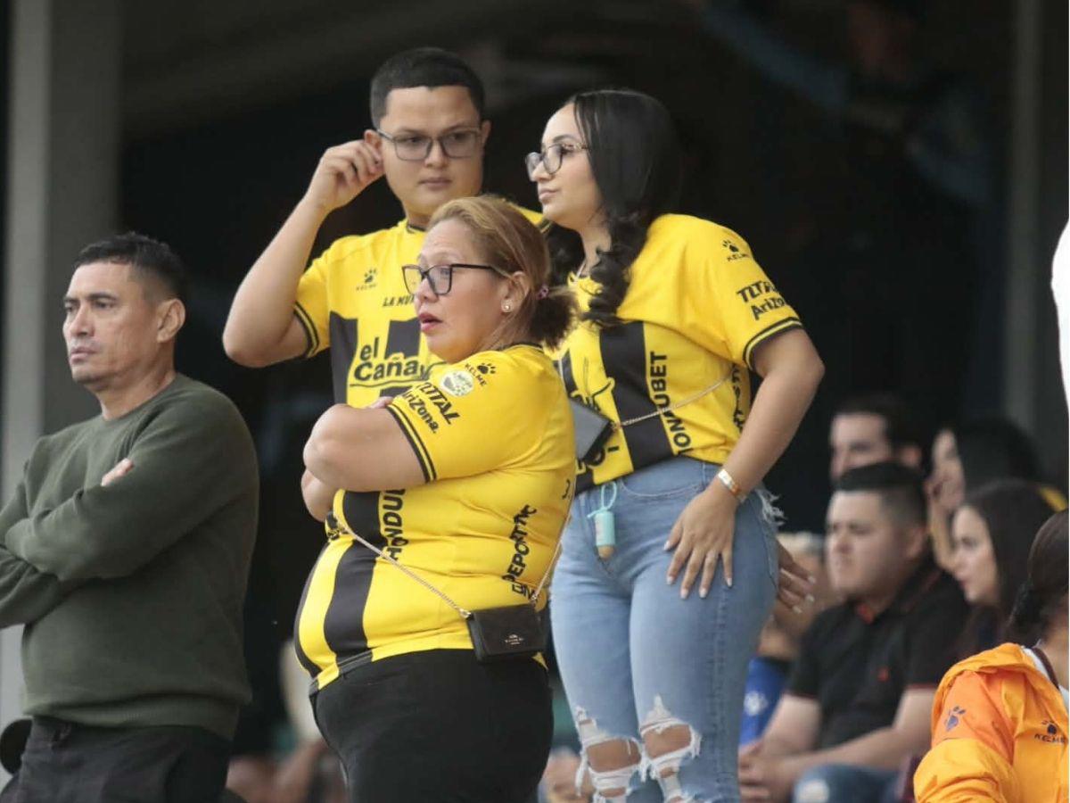 Zafarrancho entre Real España-Motagua, chica del ciclón enamora, argentino sorprende y el frío se apoderó en el Morazán