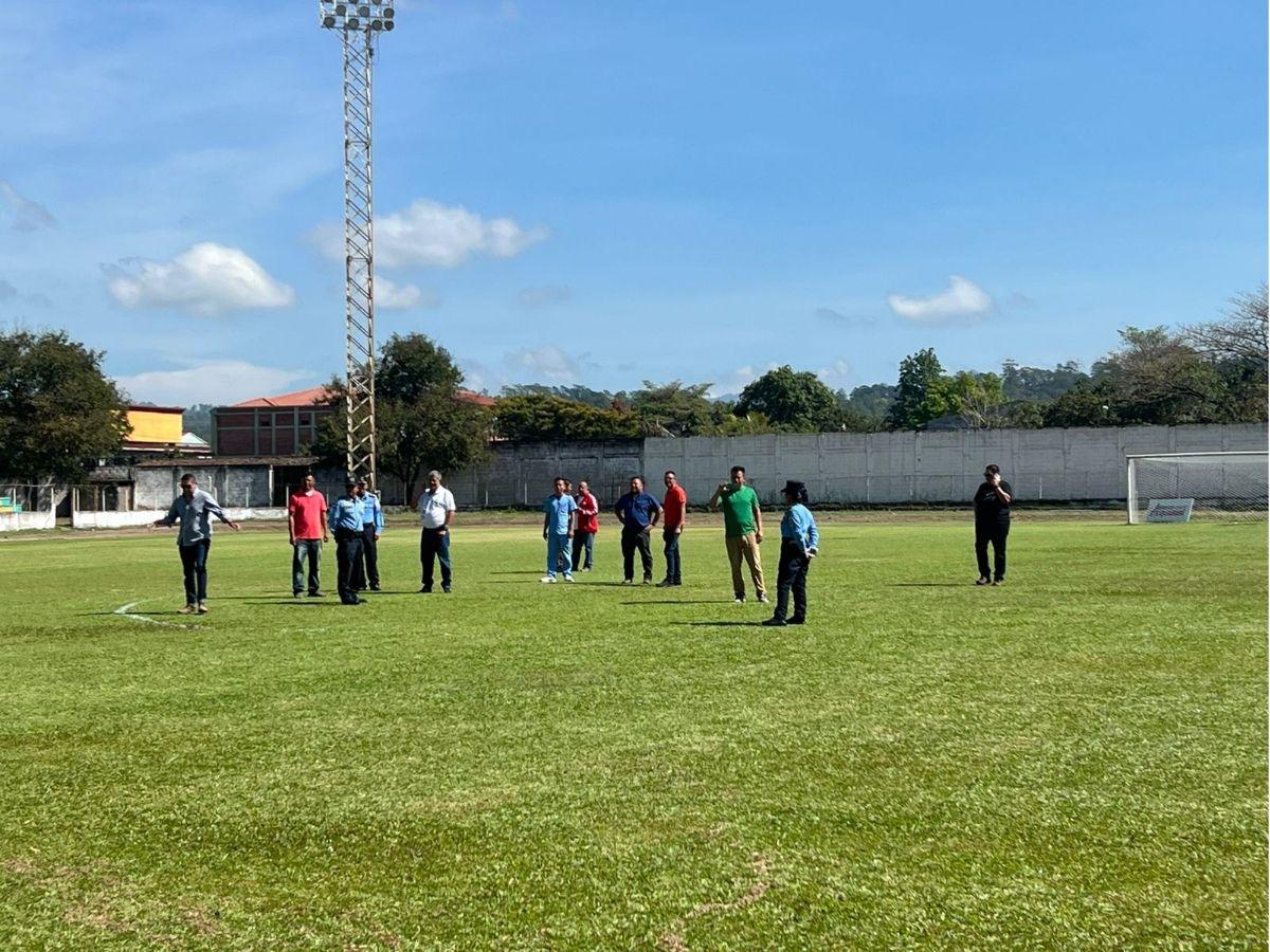 ¡Hoy se juega la finalísima de ida! Así está la grama del Estadio Roberto Martínez tras torrencial aguacero