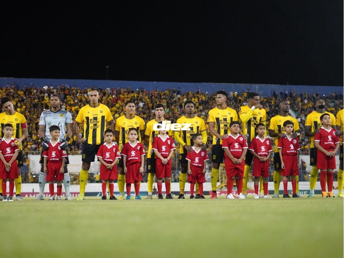 Amargura en Real España, el impresionante tifo, curioso beso que nadie vio y la locura de los hinchas del Xelajú