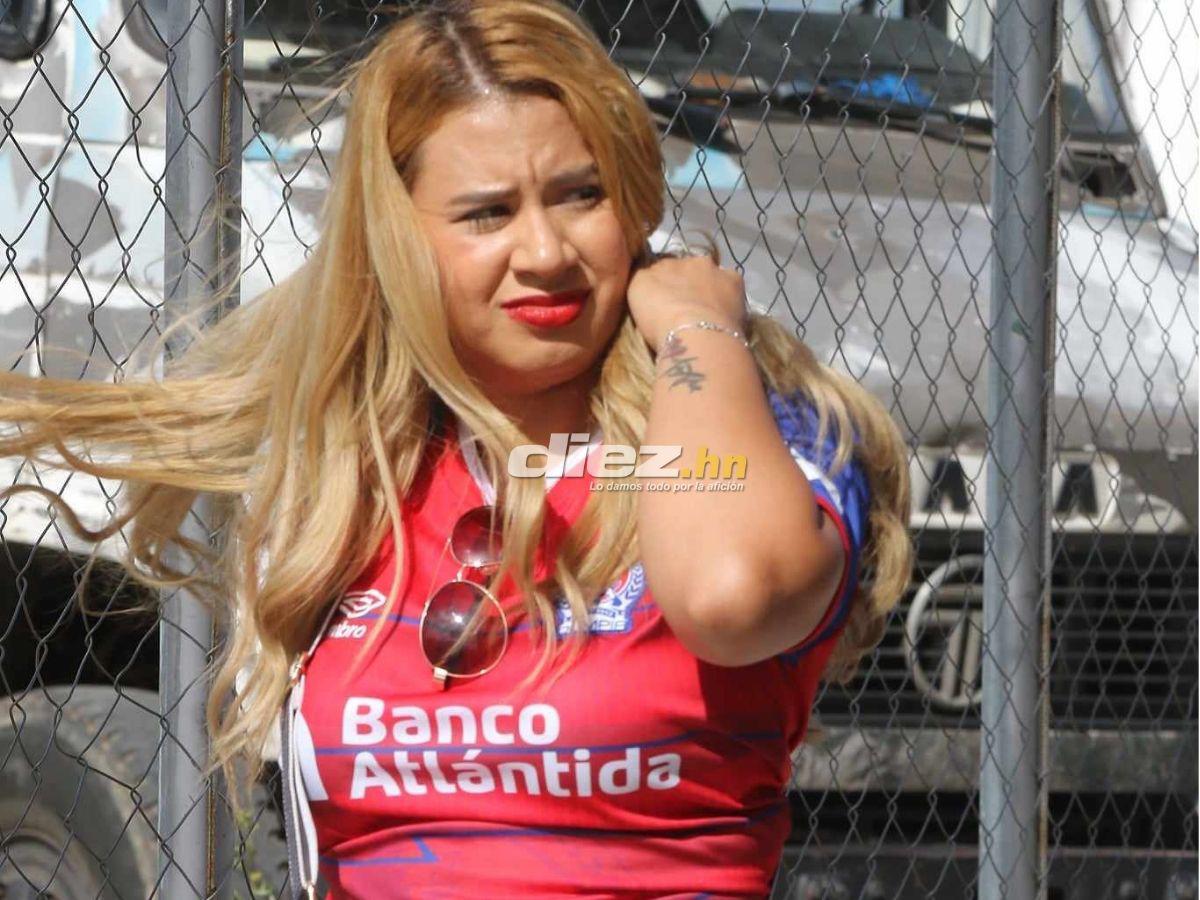 ¿Quién era la chica del Iphone? Las hermosas damas que causaron furor en la previa del derbi Olimpia vs Motagua
