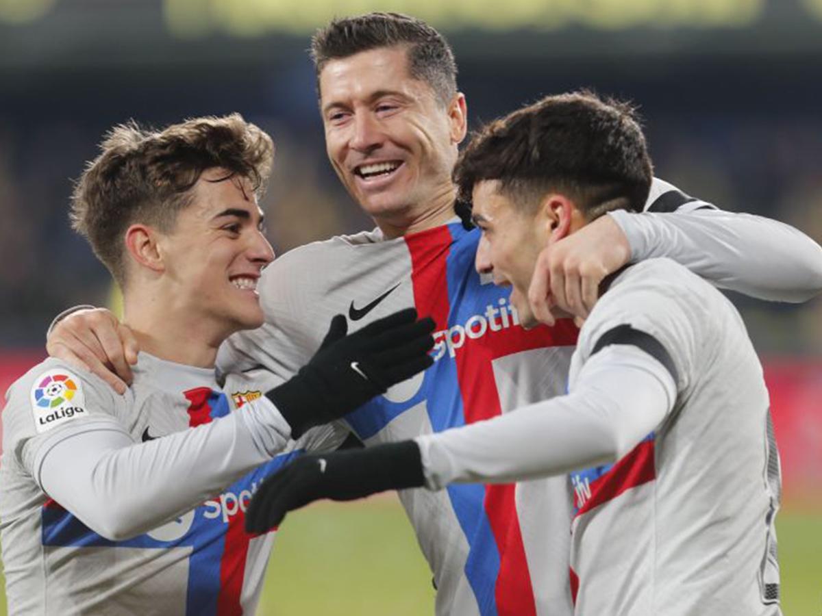 Barcelona dio un golpe de autoridad en la liga española tras derrotar al Villarreal con golazo de Pedri