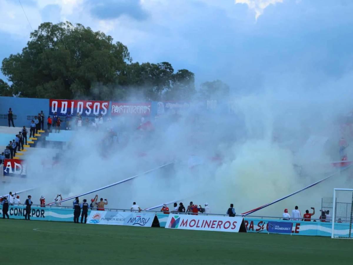 La épica remontada de Olimpia ante Victoria, Jhon Jairo no podía creerlo y las hermosas chicas en el Municipal Ceibeño