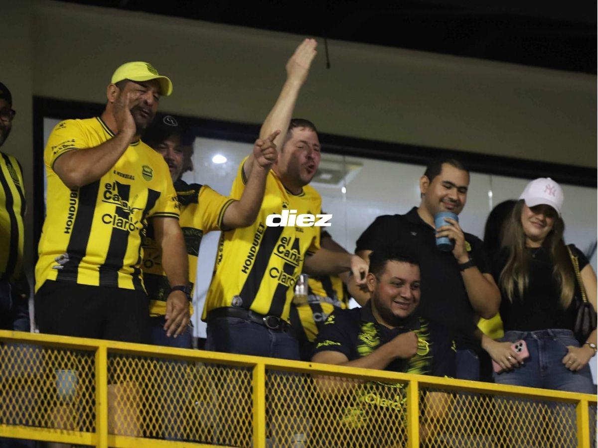 Amargura en Real España, el impresionante tifo, curioso beso que nadie vio y la locura de los hinchas del Xelajú