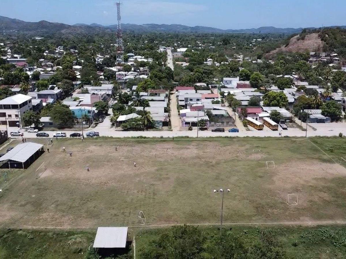 Condepor inspeccionó tres canchas de fútbol en la zona norte de Honduras con el objetivo de modernizarlas