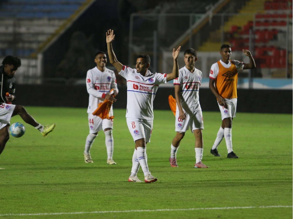 Afición sorprendió a Edwin Rodríguez, derroche de bellezas y tremendo festejo de Olimpia por una nueva final en Honduras