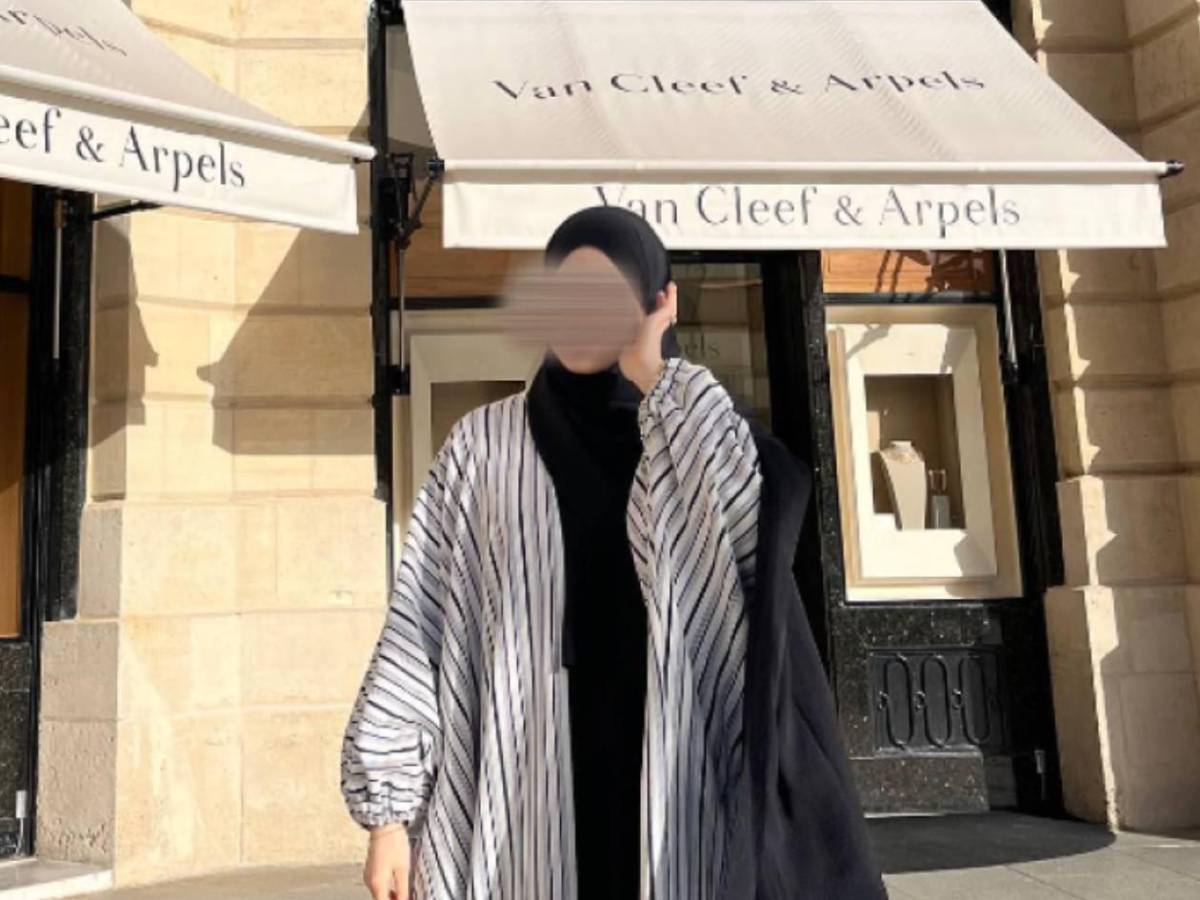 Es favorito a ganar el Balón de Oro, pero tiene a la esposa más rara: este es el motivo por el que arruina sus fotos