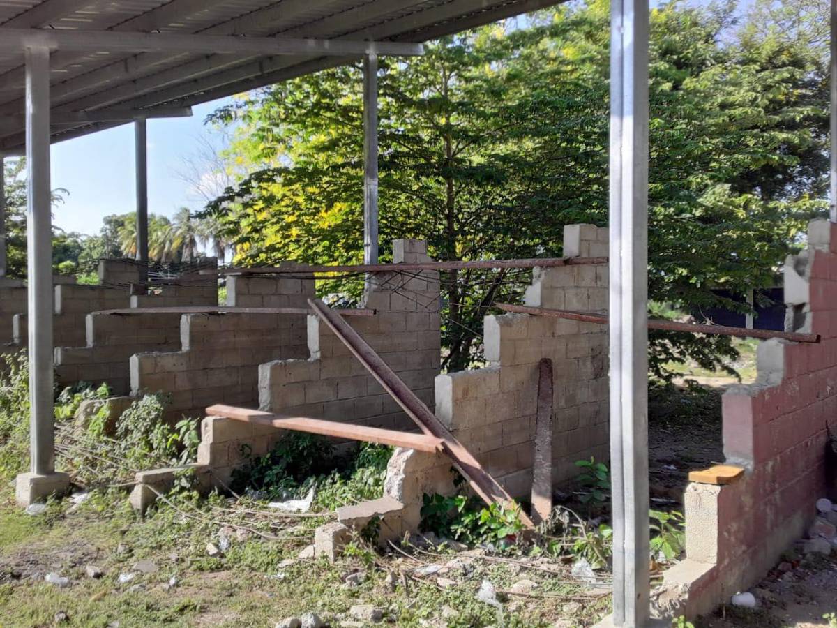 El estadio Milton Flores de La Lima en completo abandono: La detestable forma en cómo entrenan las Ligas Menores