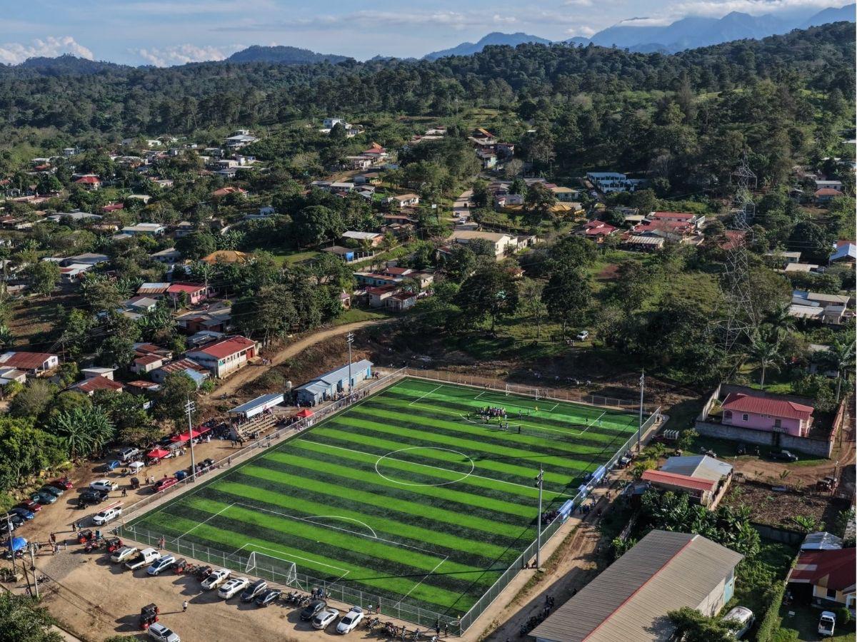 ¡Llegó la 95! Condepor inaugura cancha sintética en Santa Cruz de Yojoa: así quedó el hermoso recinto